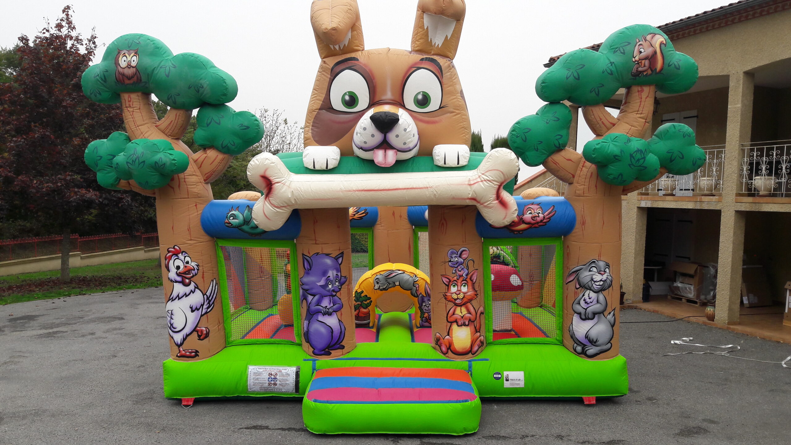 Gascogne Spectacles vous propose la location de châteaux gonflables sur le thème de la forêt