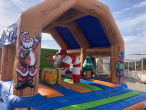 Gascogne spectacles vous propose la location de château de Noël et autres jeux gonflables