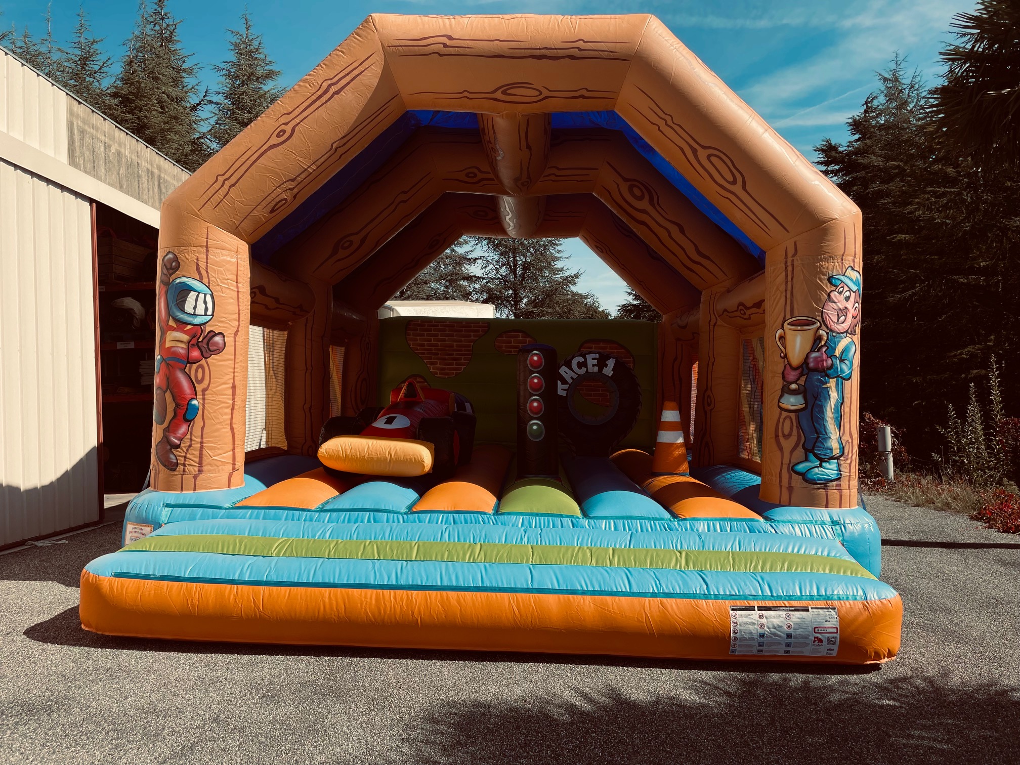 Gascogne spectacles vous propose la location de divers châteaux gonflables