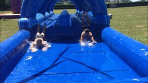 Gascogne spectacles vous propose la location de nombreux jeux gonflables et notamment le double ventre qui glisse